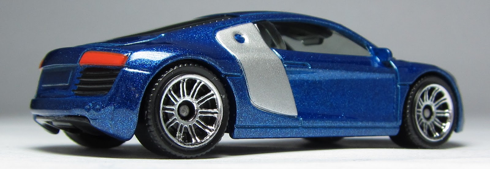 Matchbox Monday Model of the Day: Audi R8 in blue… – LamleyGroup