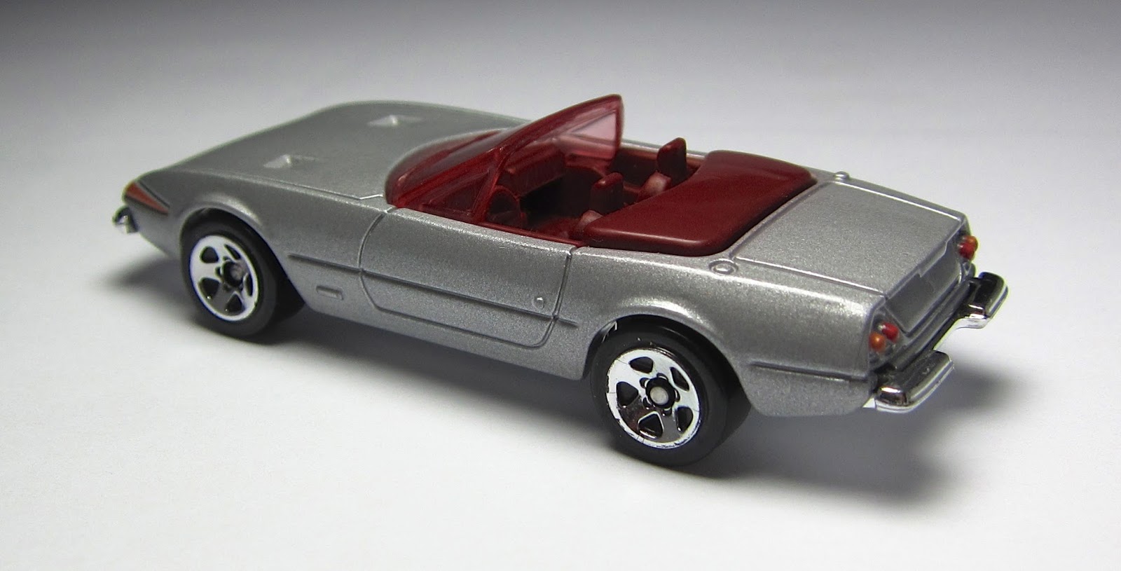 First Look: Hot Wheels Retro Entertainment Ferrari 365 GTS4