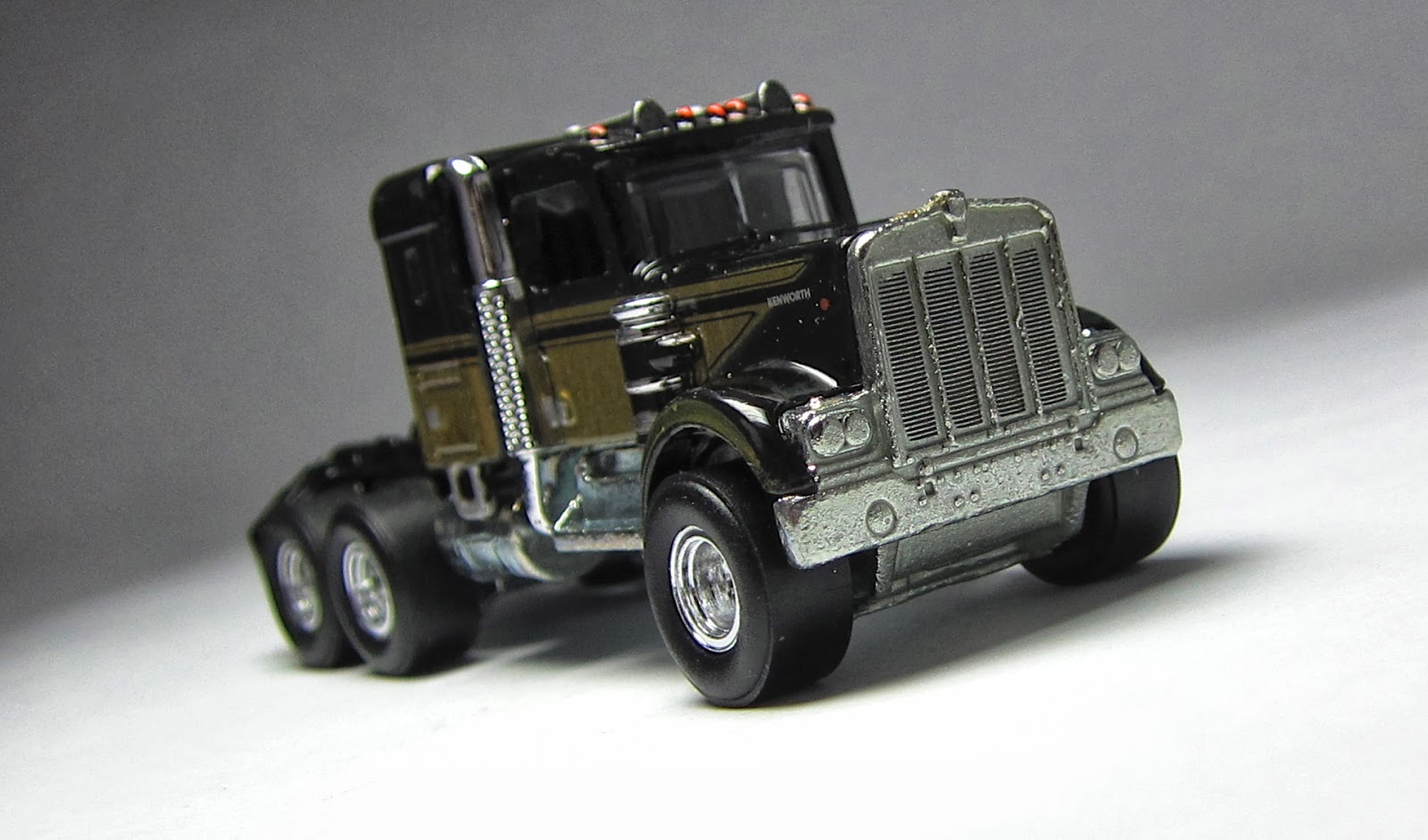 ミニカー Hot Wheels 75 Kenworth W900 First Look: Hot Wheels Retro Entertainment '75 Kenworth W900